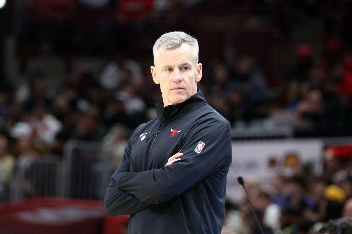 Bulls Sign หัวหน้าโค้ชบิลลี่โดโนแวนไปยังหลายปี