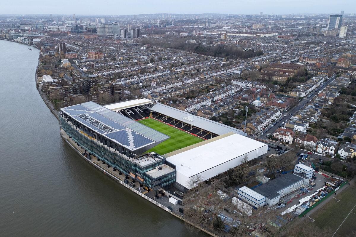 Fulham v Manchester United: ความเห็นการอัปเดตเป้าหมายและสถิติ