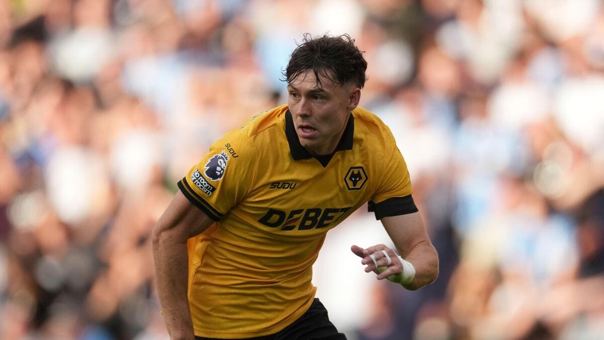 นิวคาสเซิลดูการเสนอราคา£ 50m larsen ที่ถูกปฏิเสธโดย Wolves ท่ามกลาง Isak Impasse