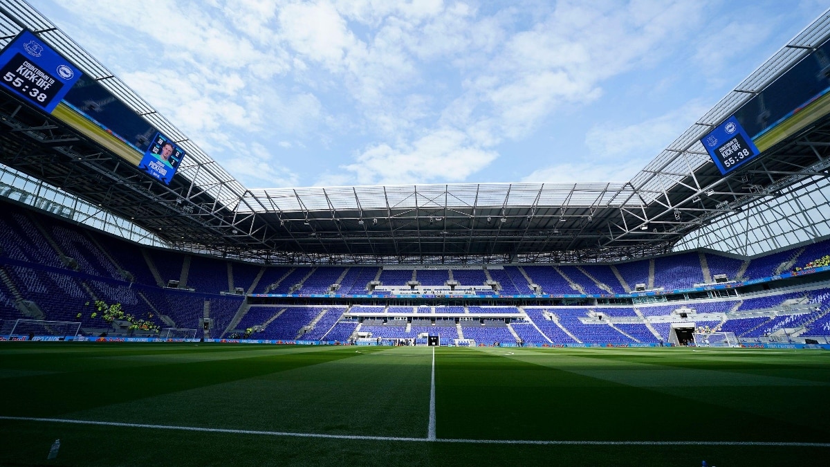 Grealish เริ่มต้นเมื่อ Toffees เริ่มต้นชีวิตที่ New Stadium